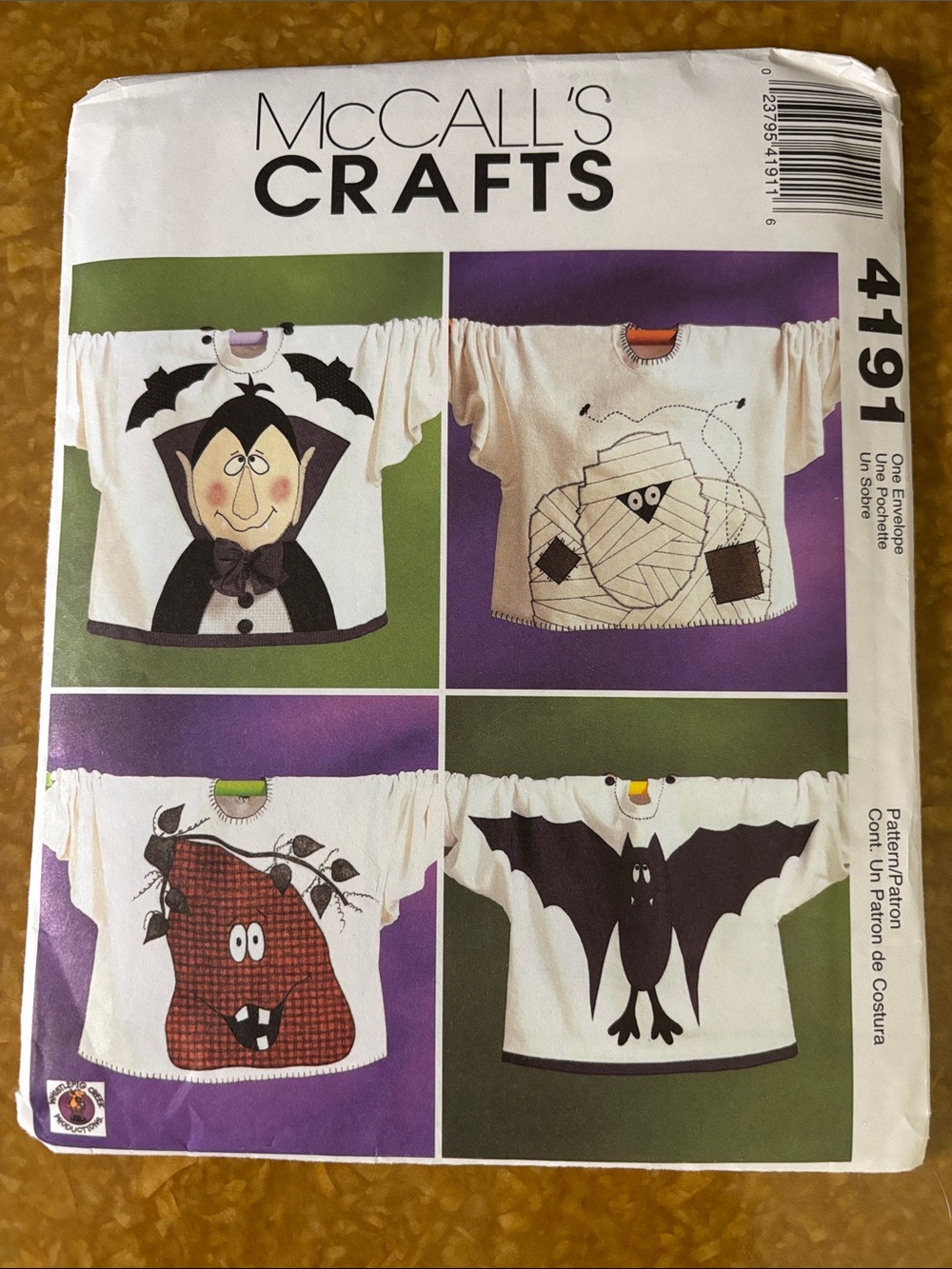 McCall’s Crafts Kids Costume Halloween Appliqué White with Black Accents 2003